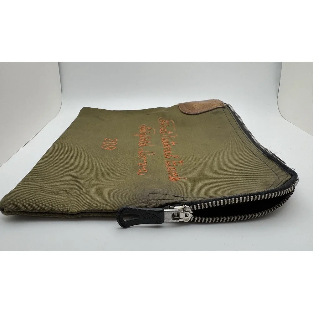 First National Bank Fairfield Iowa NO KEY~ Zipper Money Bag With Lock ~  Vtg 209